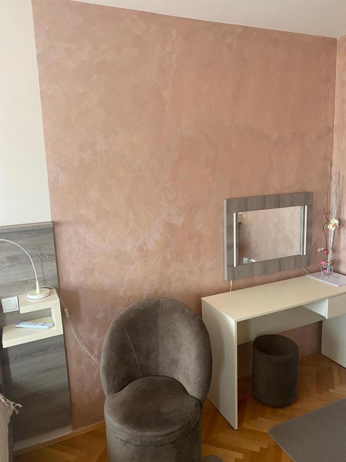 Oki Apartment Nis Bagian luar foto
