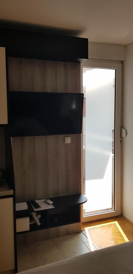 Oki Apartment Nis Bagian luar foto
